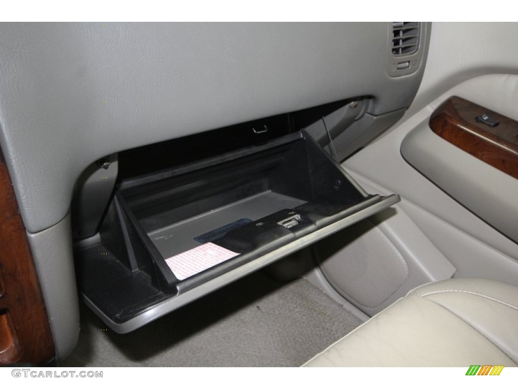 2000 QX4  - Dover White / Stone Beige photo #17
