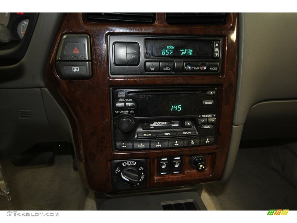 2000 Infiniti QX4 Standard QX4 Model Controls Photo #77406161