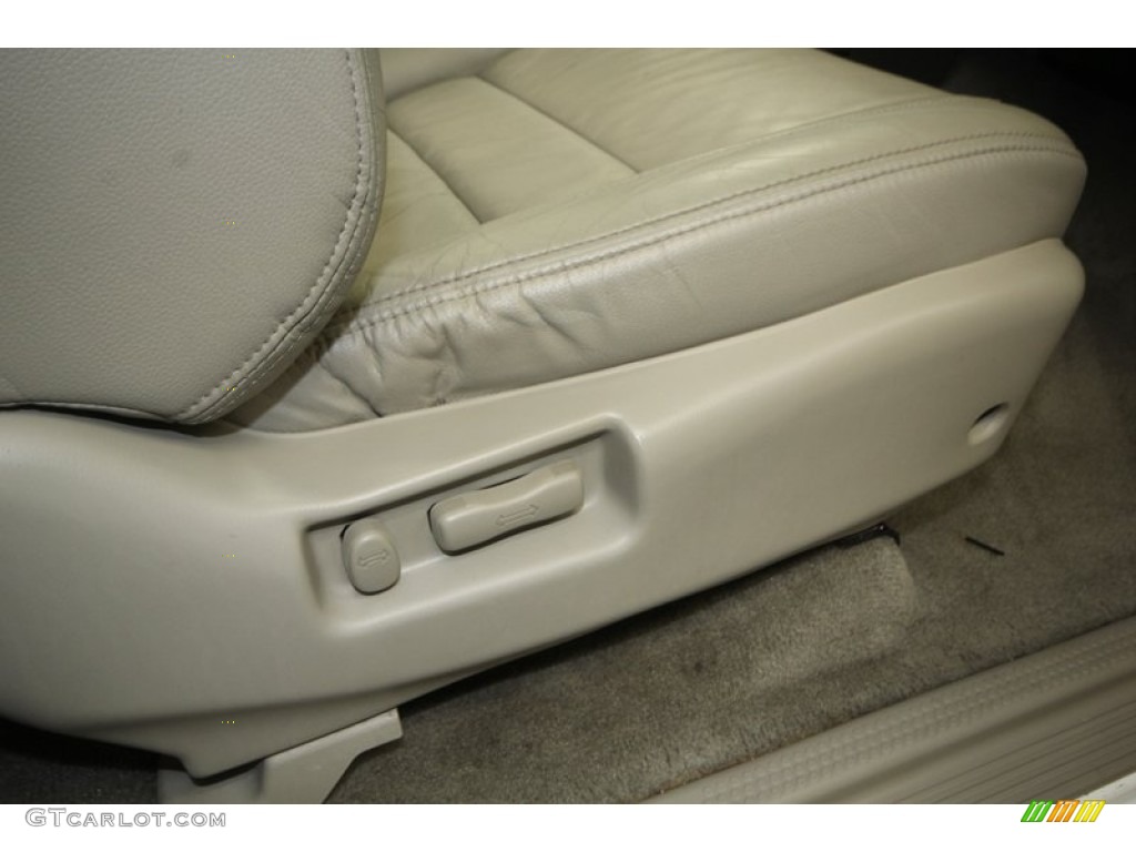 2000 Infiniti QX4 Standard QX4 Model Front Seat Photos