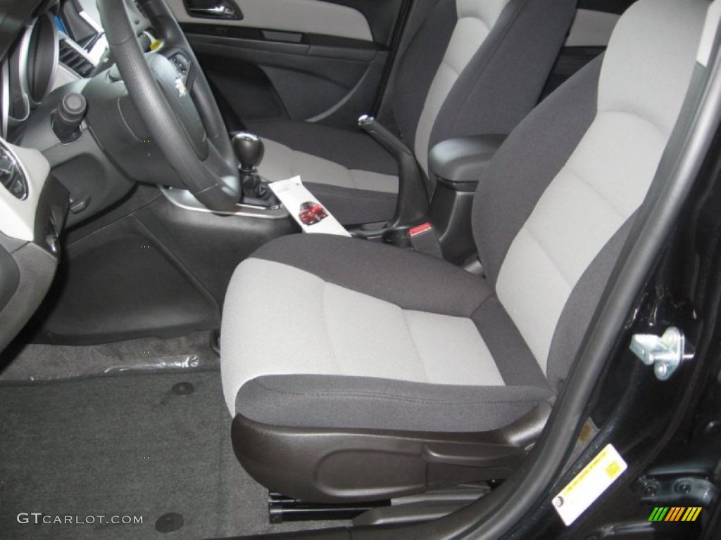 2013 Chevrolet Cruze LS Front Seat Photo #77406885