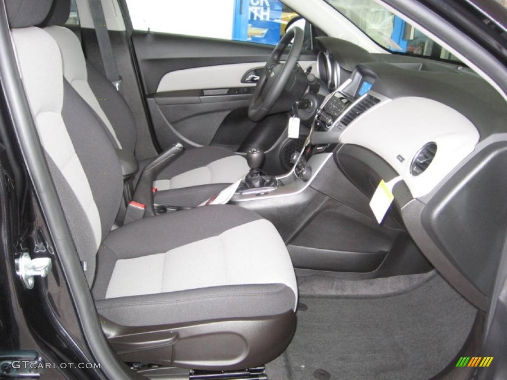 2013 Chevrolet Cruze LS Front Seat Photo #77406947