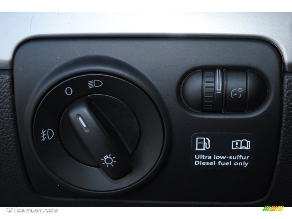 2011 Volkswagen Golf 4 Door TDI Controls Photo #77407444