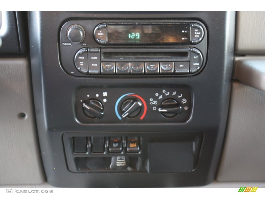 2005 Jeep Wrangler Rubicon 4x4 Controls Photo #77407879