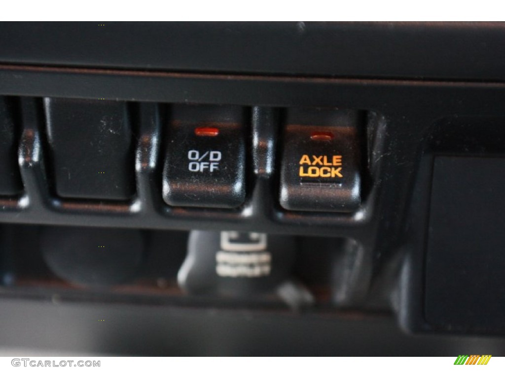 2005 Jeep Wrangler Rubicon 4x4 Controls Photo #77407945