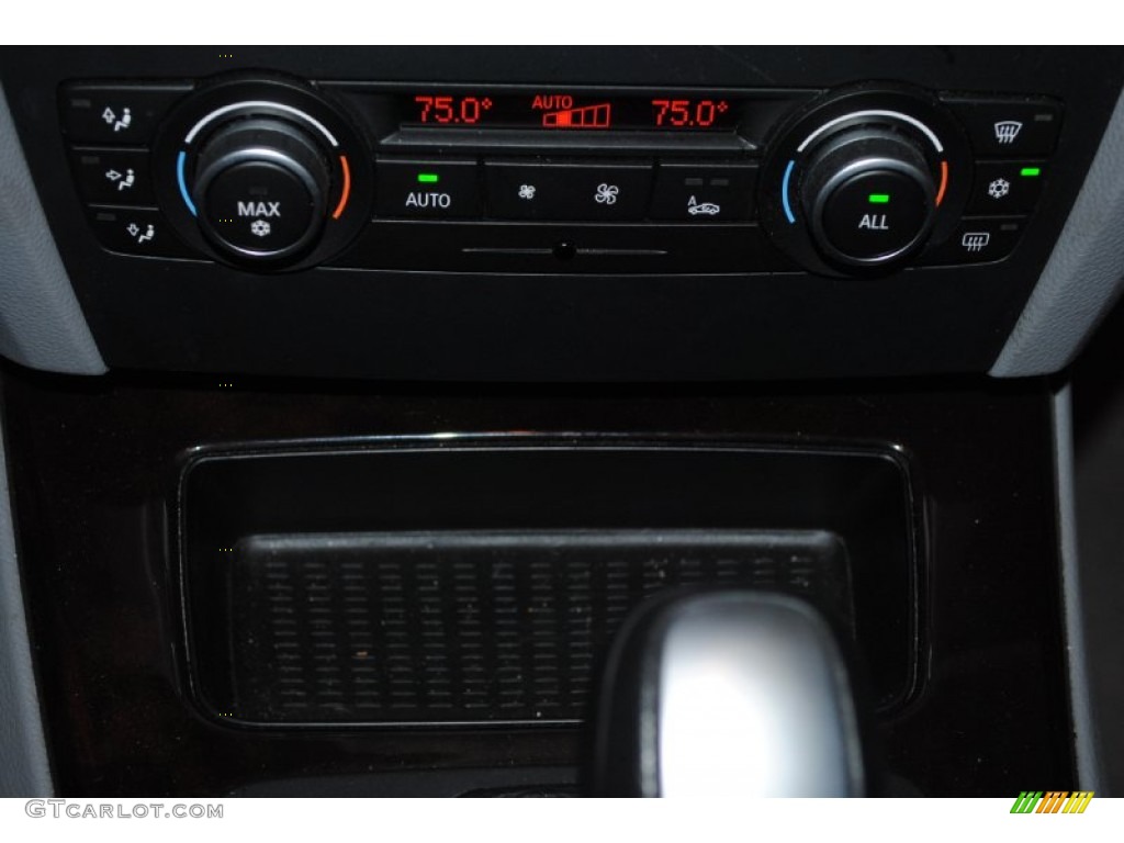 2010 BMW 3 Series 328i Sedan Controls Photo #77410876