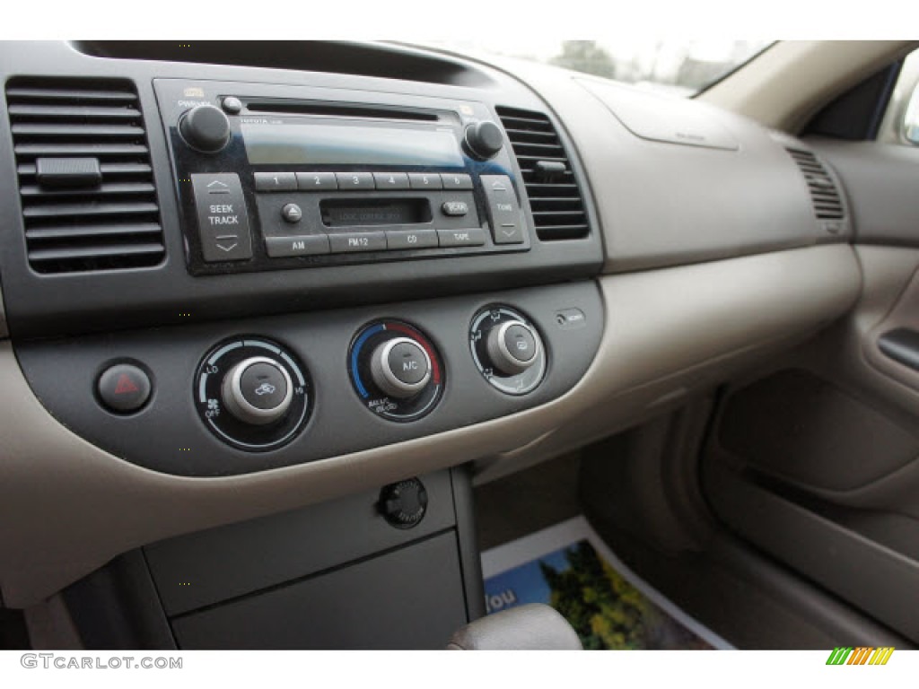 2006 Toyota Camry LE V6 Controls Photos