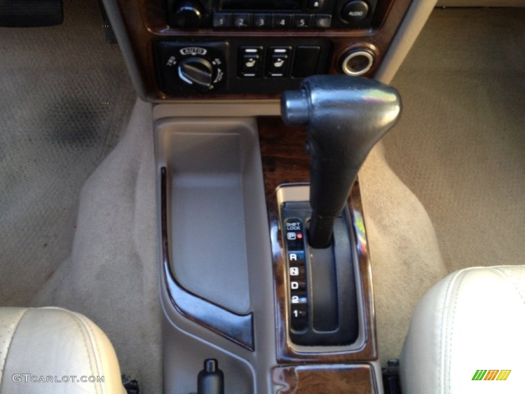 2002 Nissan Pathfinder SE 4x4 Transmission Photos