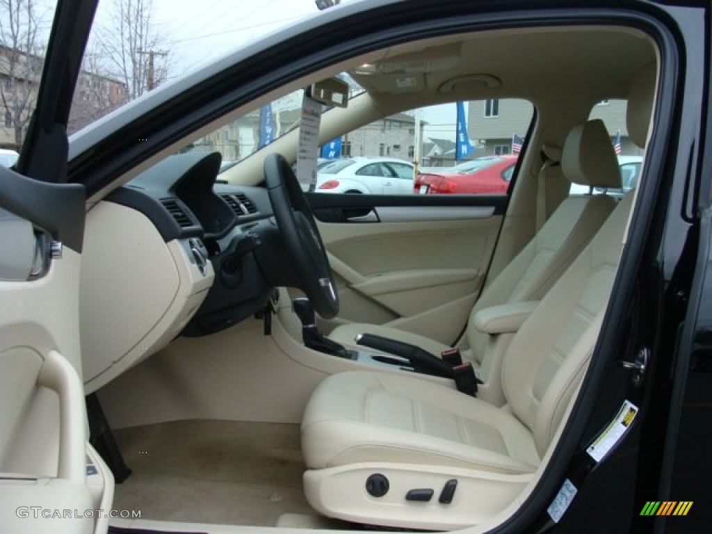 Cornsilk Beige Interior 2013 Volkswagen Passat 2.5L SE Photo #77427607
