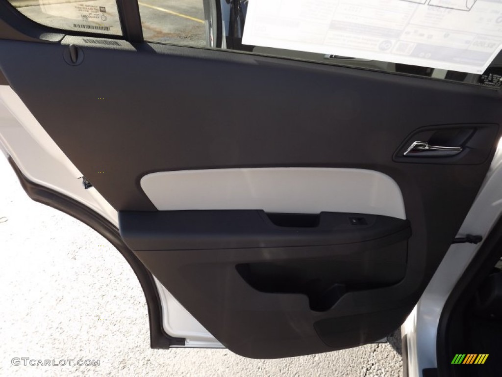 2013 Equinox LT - Silver Ice Metallic / Light Titanium/Jet Black photo #16