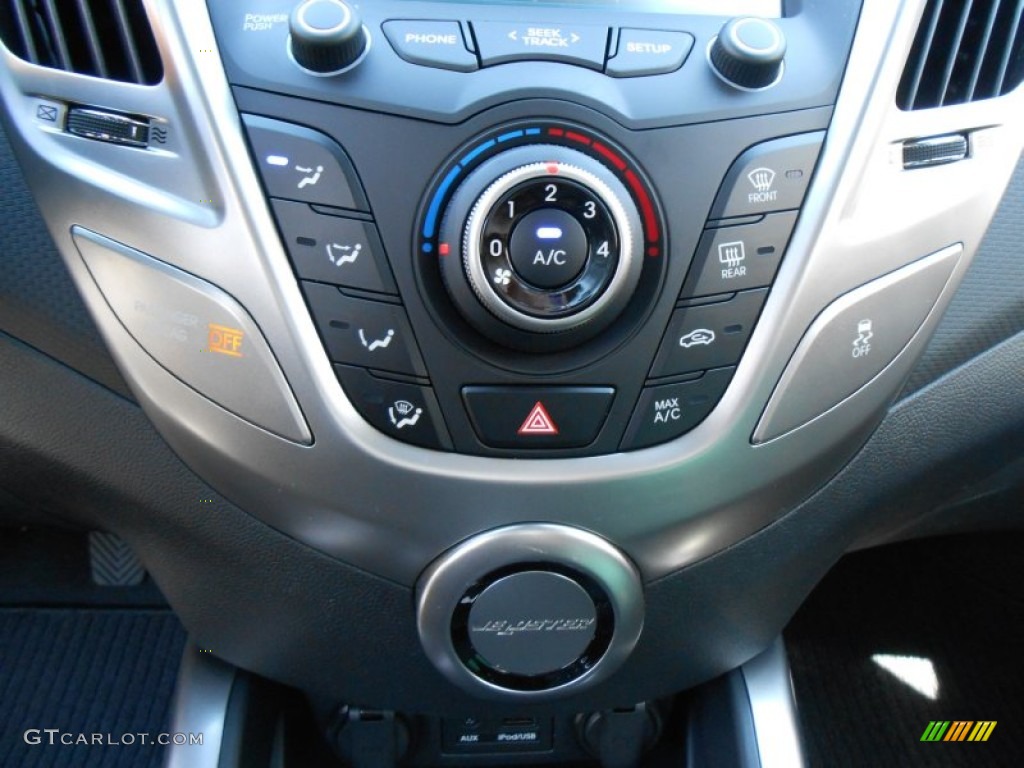 2013 Hyundai Veloster Standard Veloster Model Controls Photo #77432409
