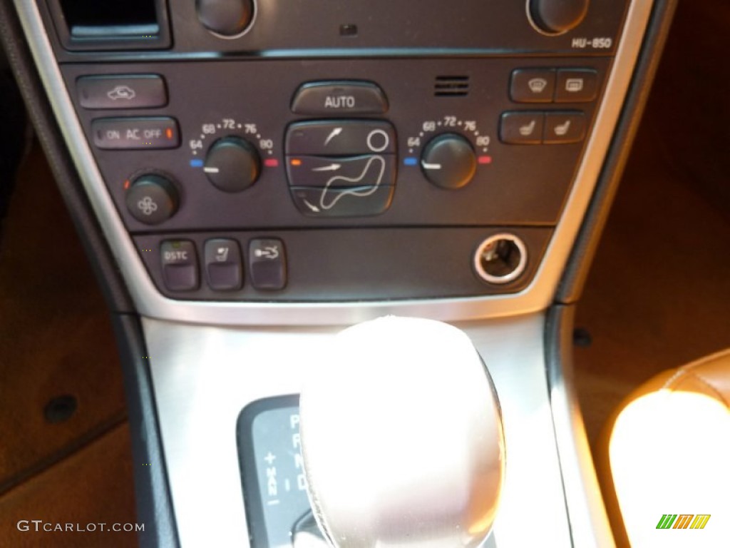 2007 Volvo S60 R AWD Controls Photos