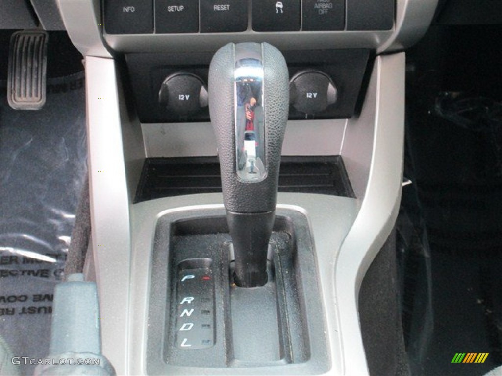 2009 Ford Focus SES Sedan Transmission Photos