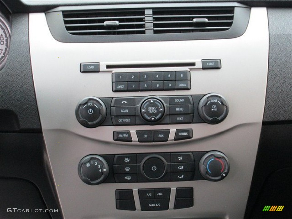 2009 Ford Focus SES Sedan Controls Photo #77435523
