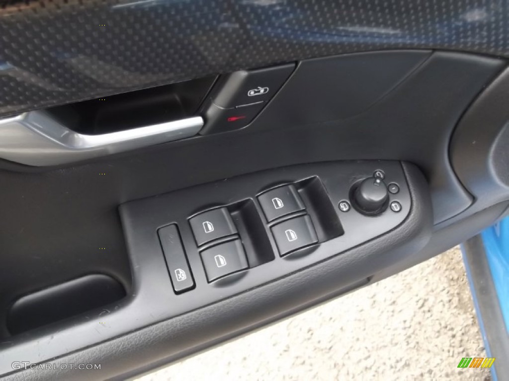 2006 Audi S4 4.2 quattro Sedan Controls Photos
