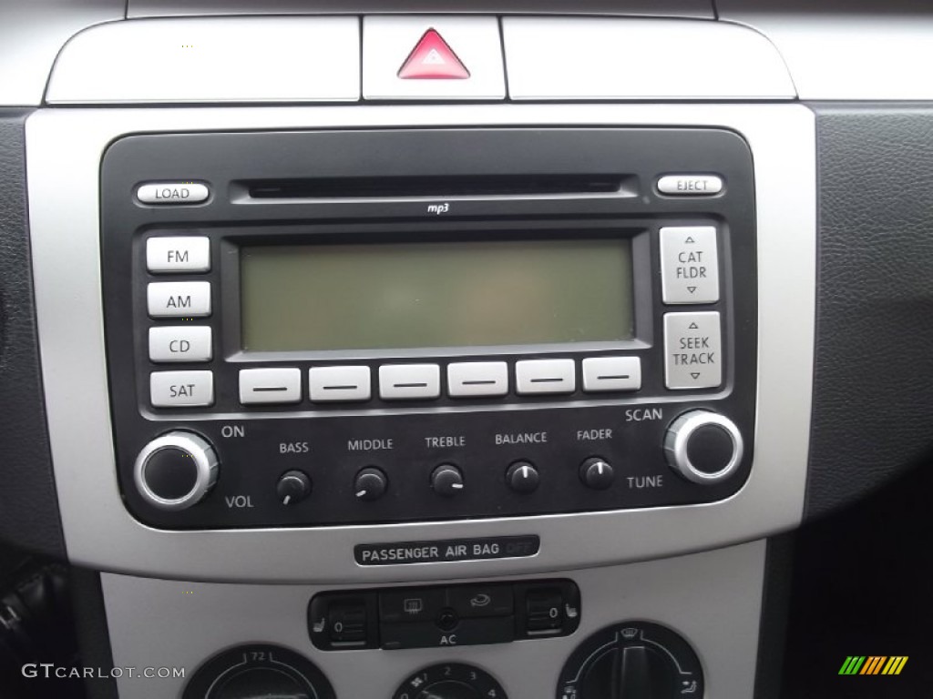2008 Volkswagen Passat Komfort Sedan Audio System Photo #77436318