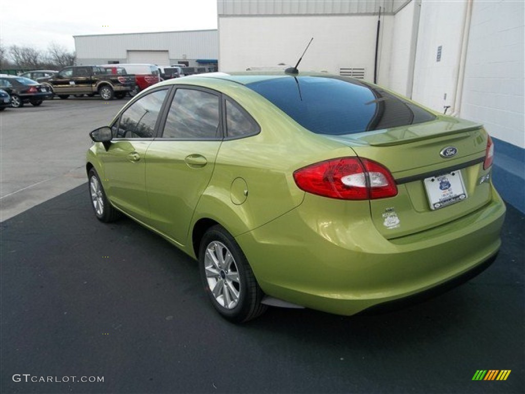 2013 Fiesta SE Sedan - Lime Squeeze / Charcoal Black photo #4