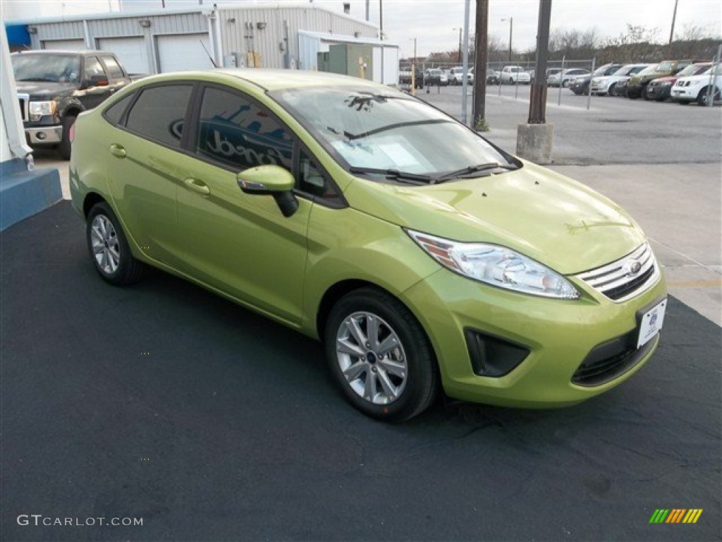 2013 Fiesta SE Sedan - Lime Squeeze / Charcoal Black photo #10