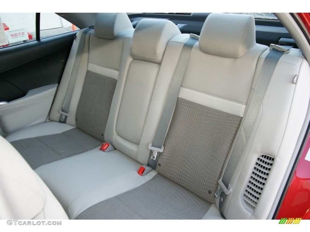2013 Camry Hybrid LE - Barcelona Red Metallic / Ivory photo #7
