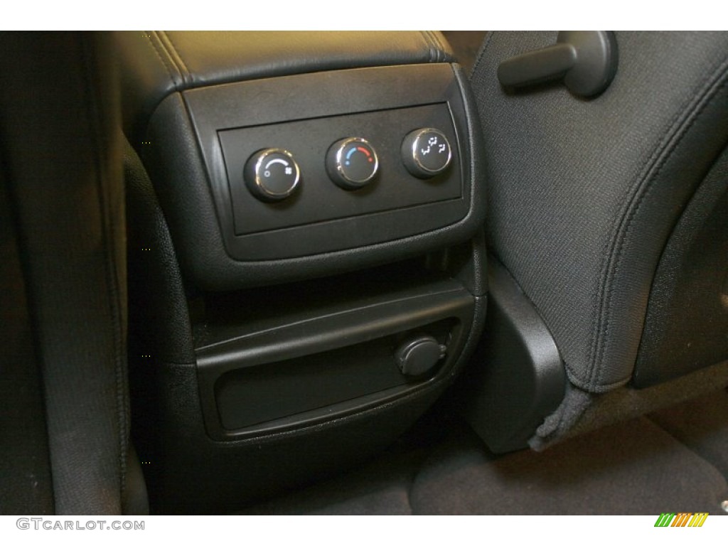 2010 GMC Acadia SLE Controls Photo #77441799