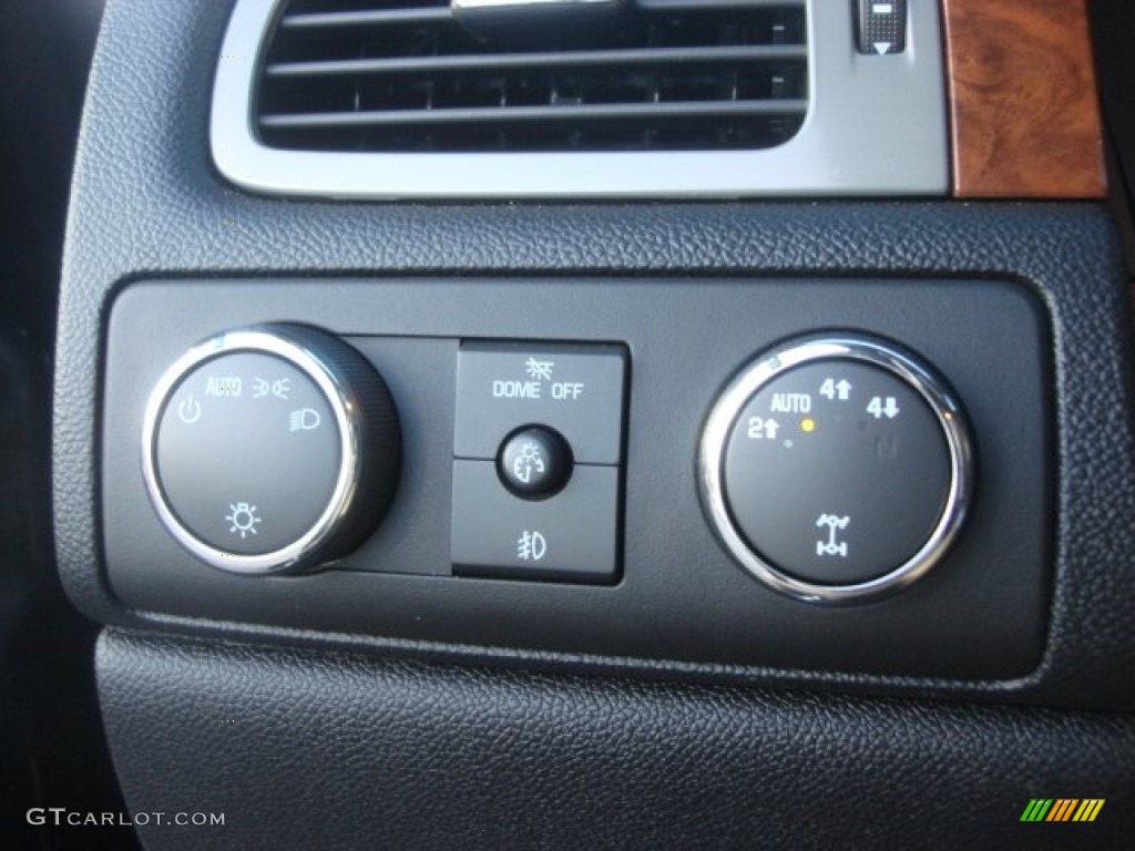2008 Chevrolet Tahoe LTZ 4x4 Controls Photo #77445229