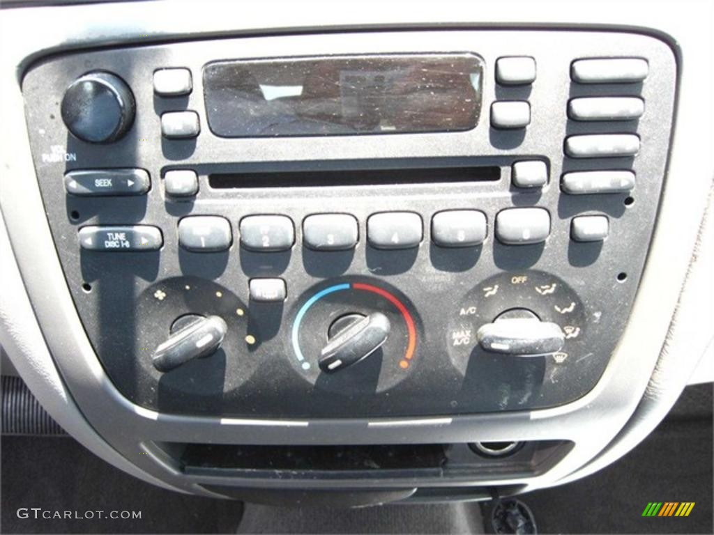 2006 Ford Taurus SE Controls Photo #77445927