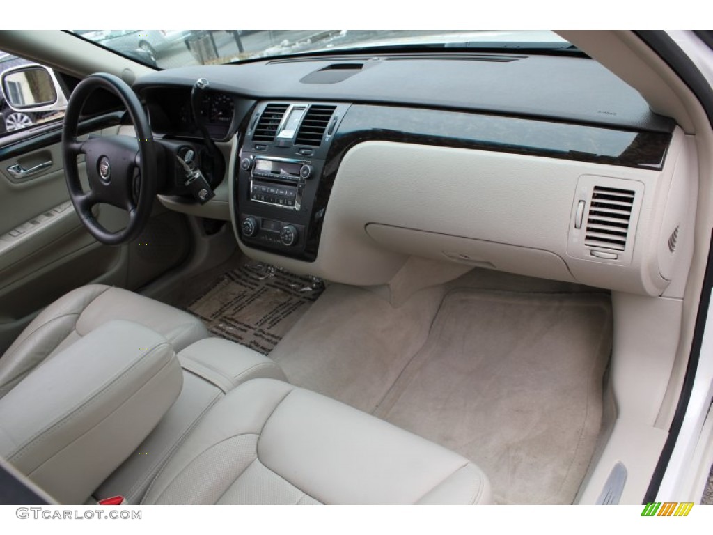 2011 Cadillac DTS Luxury Dashboard Photos
