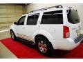 Avalanche White - Pathfinder LE Photo No. 4