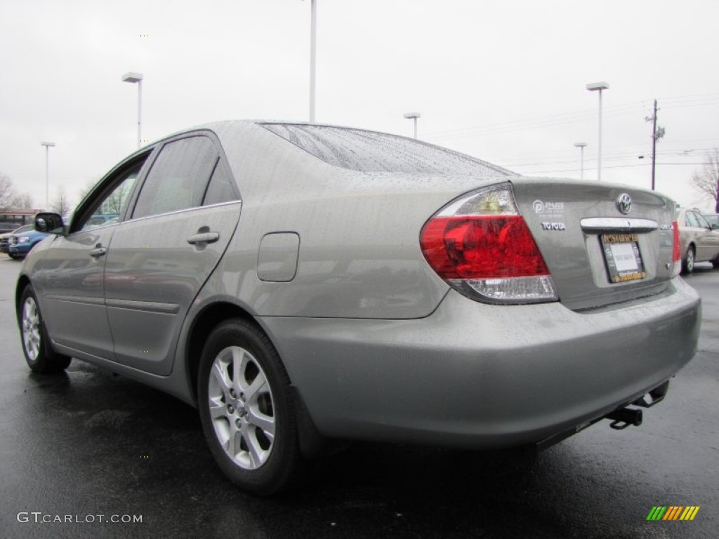 2005 Camry XLE V6 - Mineral Green Opalescent / Taupe photo #2