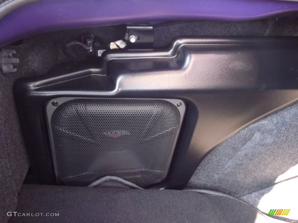 2010 Dodge Challenger SRT8 Audio System Photos