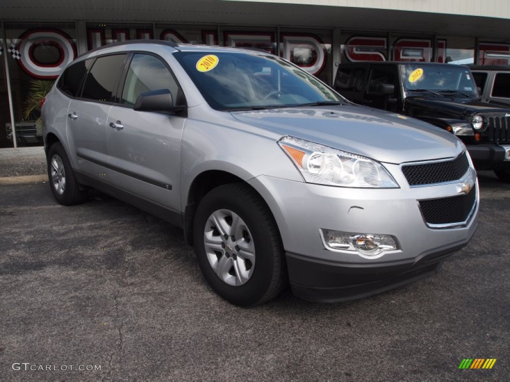 2010 Traverse LS AWD - Silver Ice Metallic / Dark Gray/Light Gray photo #4