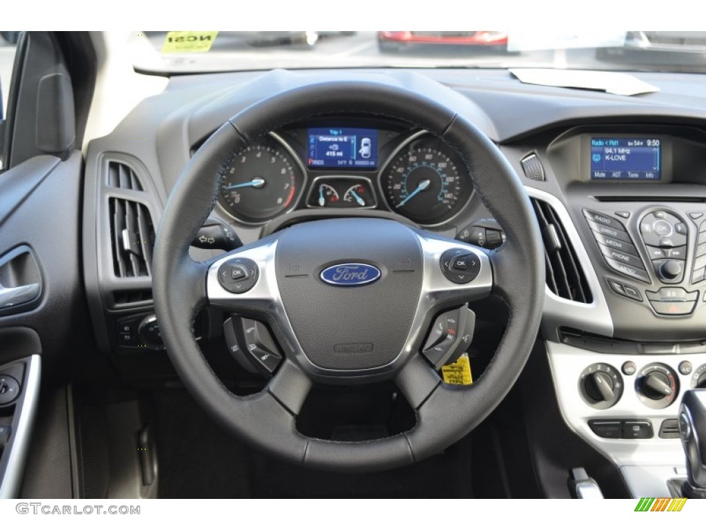 2013 Ford Focus SE Sedan Charcoal Black Steering Wheel Photo #77457576
