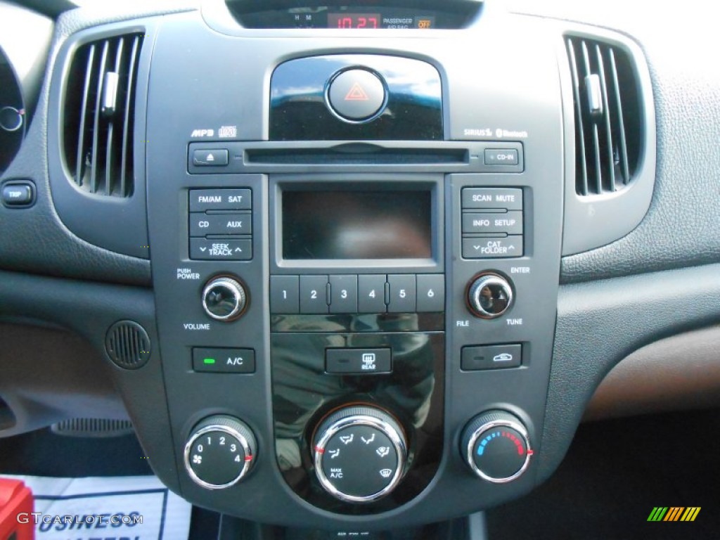 2010 Kia Forte EX Controls Photo #77458227