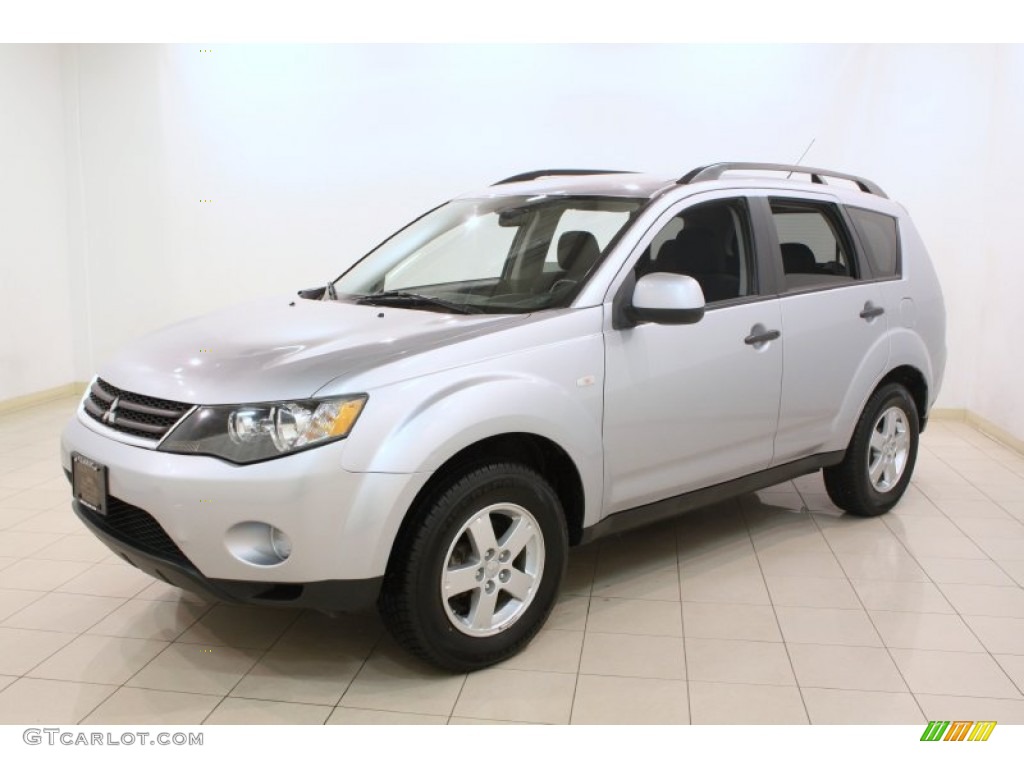 2007 Mitsubishi Outlander LS Exterior Photos