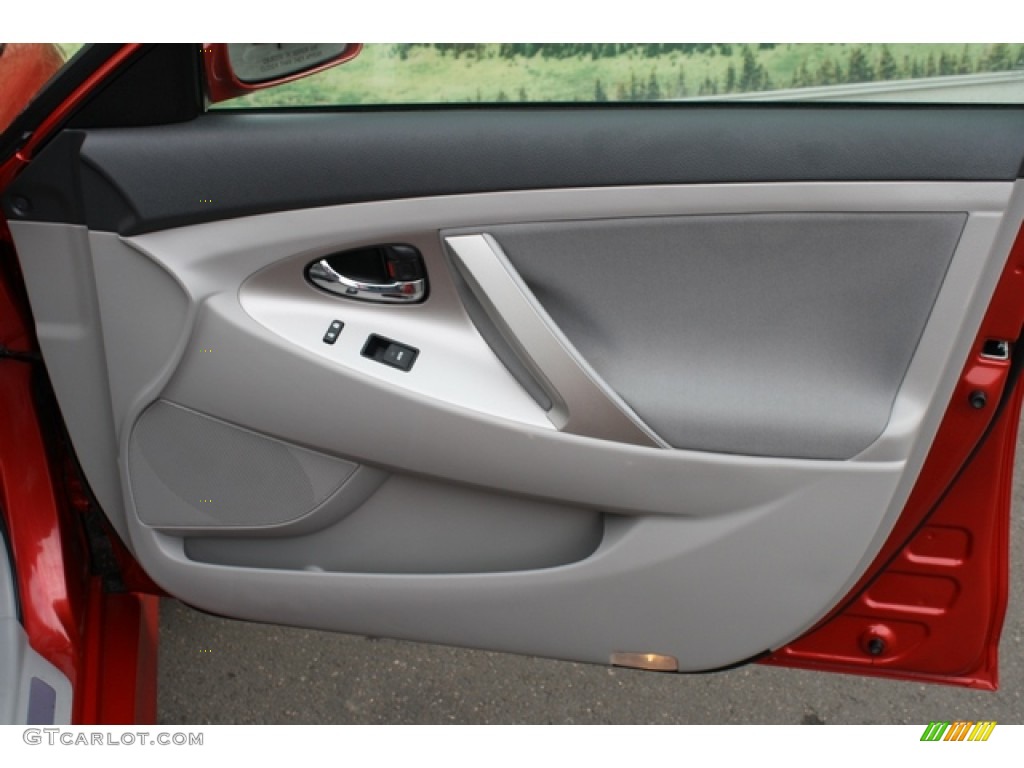 2010 Toyota Camry SE Ash Gray Door Panel Photo #77458762