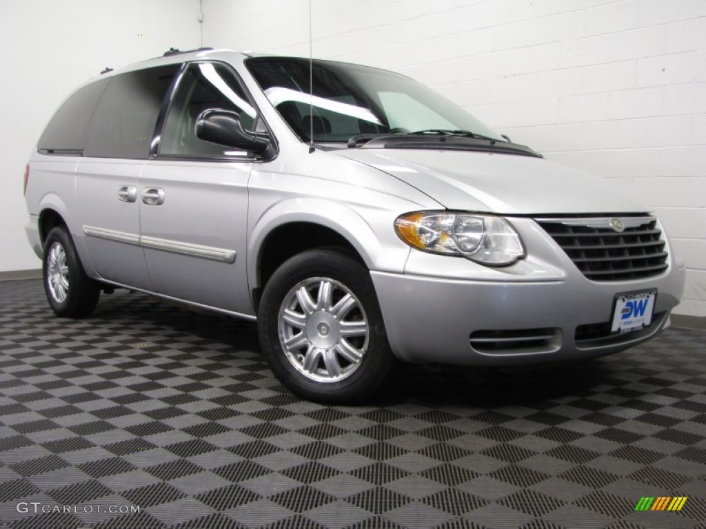 2005 Town & Country Touring - Bright Silver Metallic / Medium Slate Gray photo #1