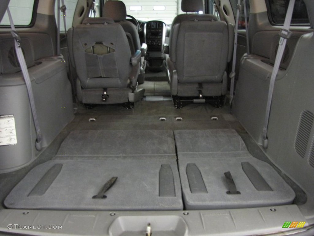 2005 Chrysler Town & Country Touring Trunk Photo #77461307