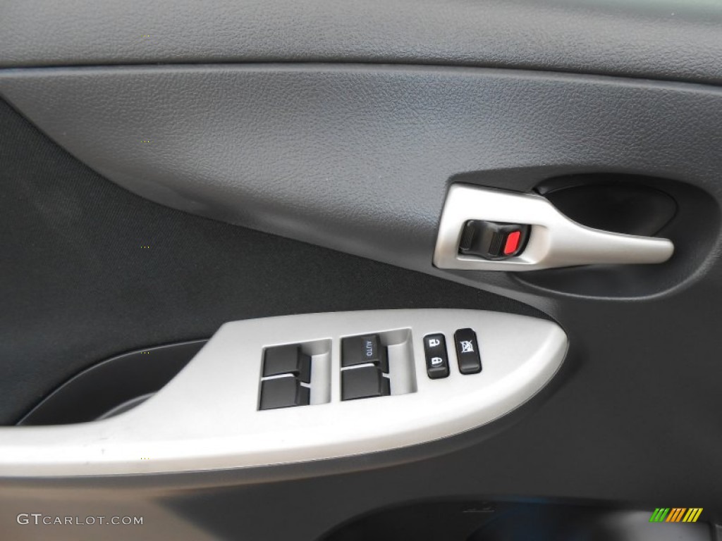 2010 Toyota Corolla S Controls Photo #77465292