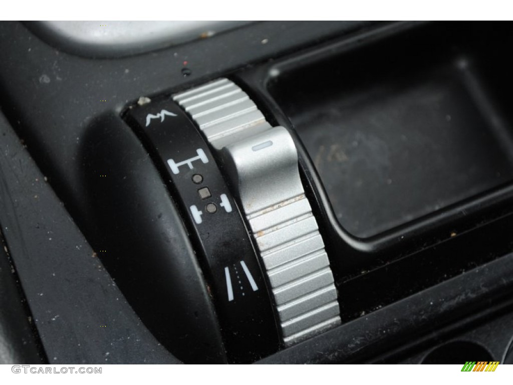 2004 Porsche Cayenne Tiptronic Controls Photo #77467441