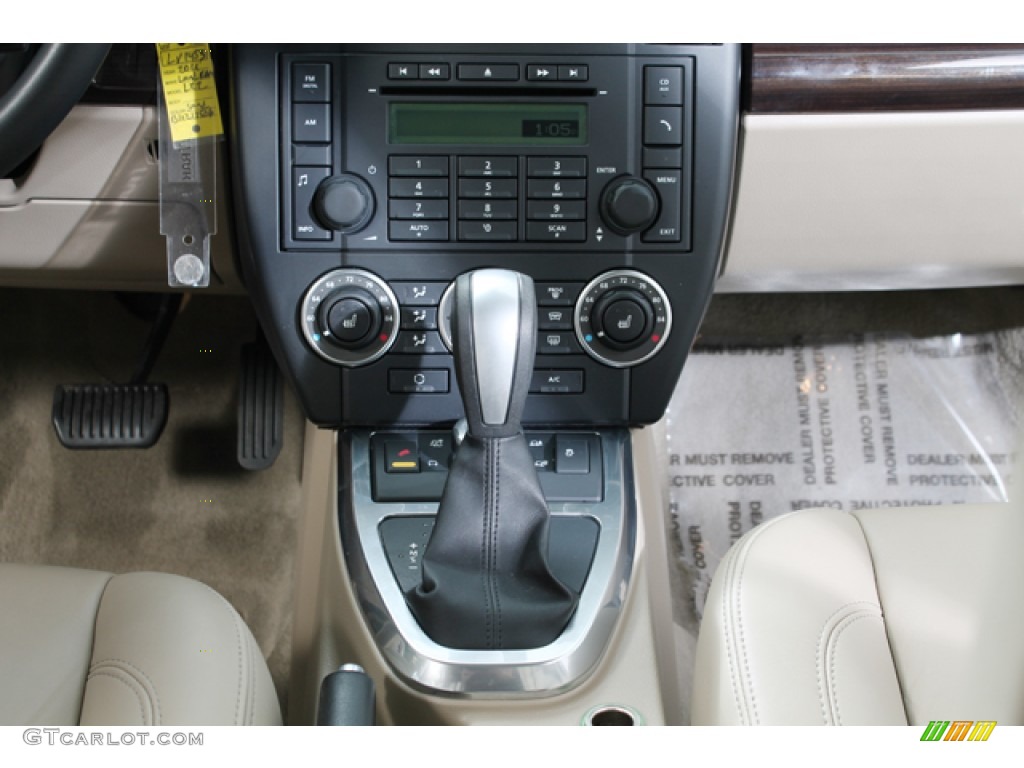 2011 Land Rover LR2 HSE Controls Photo #77468820