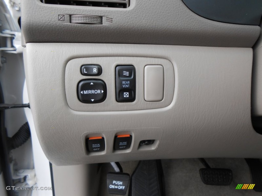 2008 Toyota Sienna XLE Controls Photos