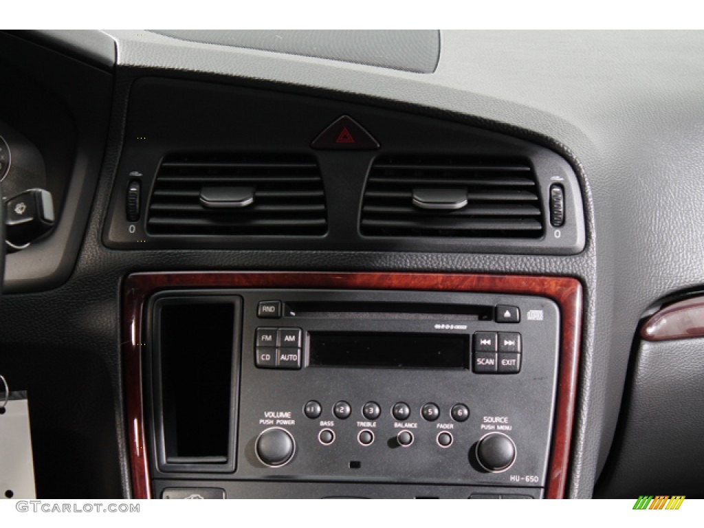 2007 Volvo S60 2.5T Audio System Photos