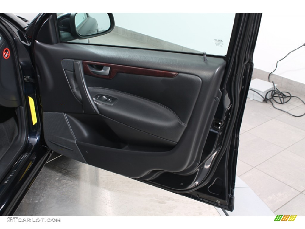 2007 Volvo S60 2.5T Graphite Door Panel Photo #77470711