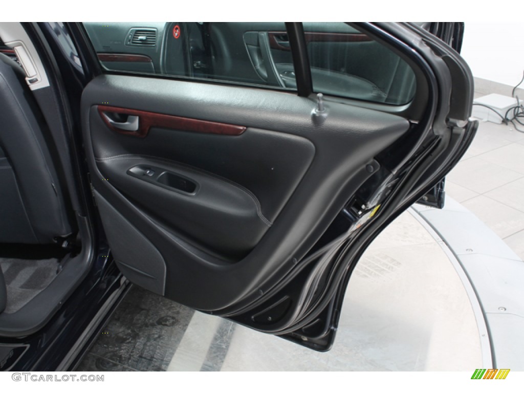 2007 Volvo S60 2.5T Graphite Door Panel Photo #77470725