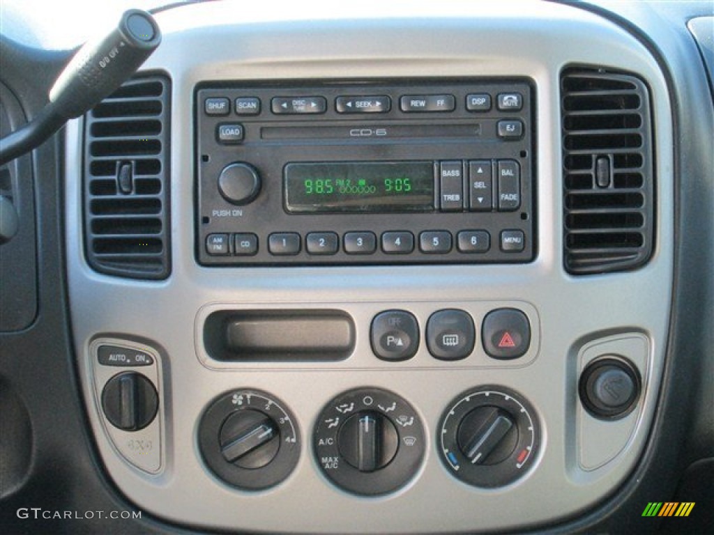 2004 Ford Escape Limited 4WD Controls Photos