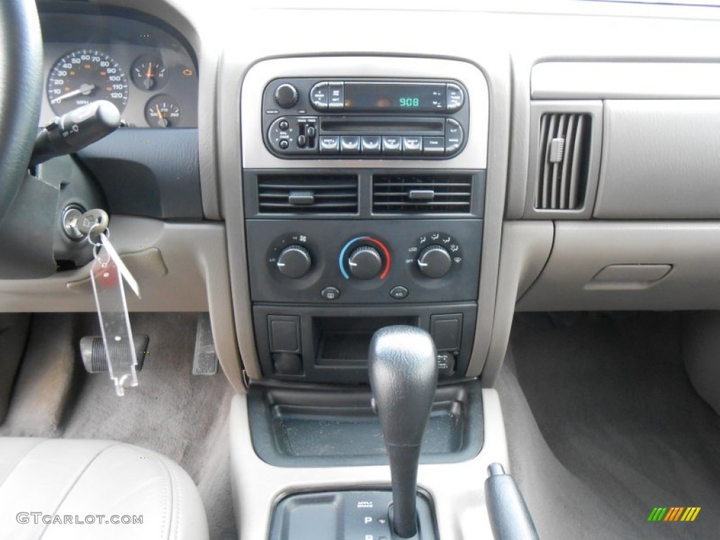 2003 Jeep Grand Cherokee Laredo Controls Photo #77471511