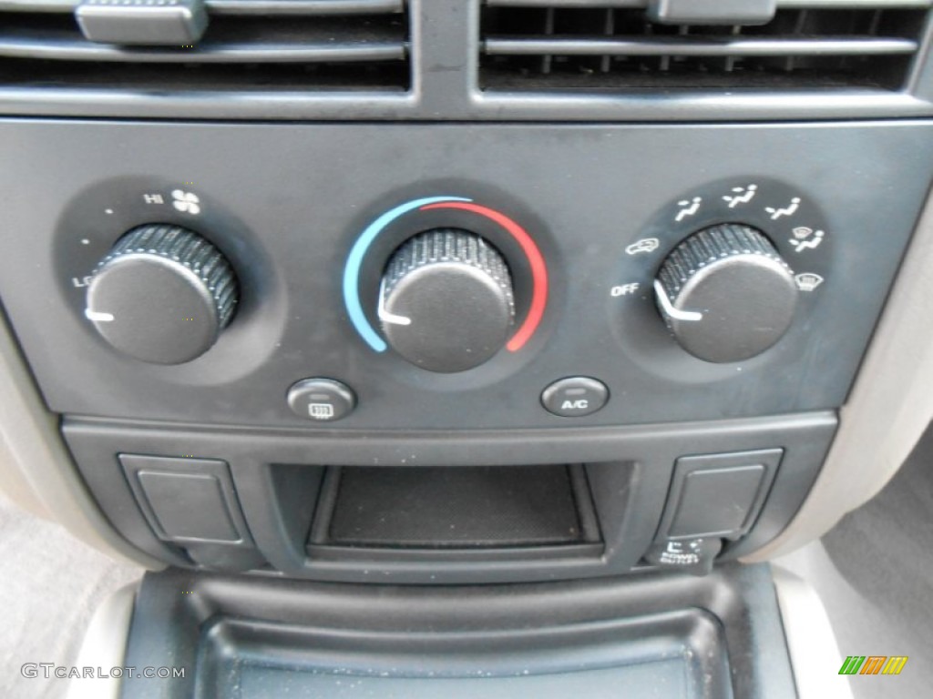 2003 Jeep Grand Cherokee Laredo Controls Photo #77471526
