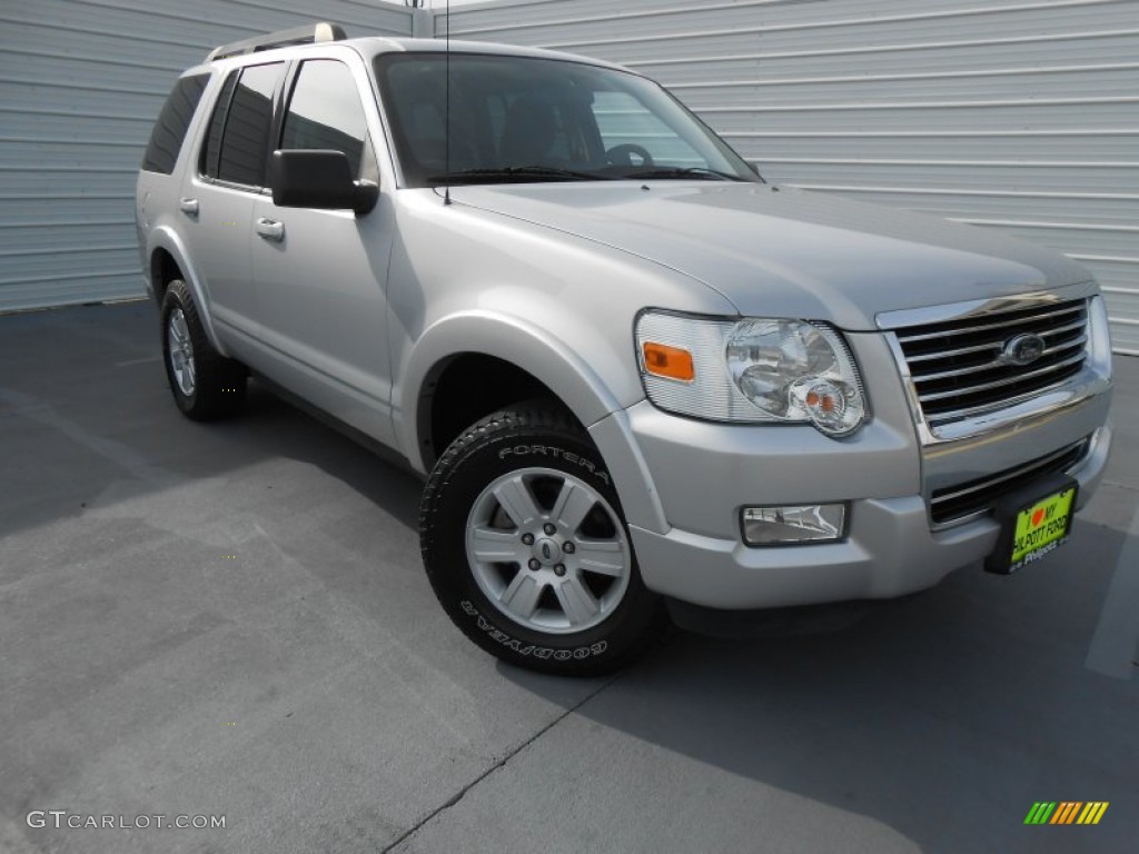 Brilliant Silver Metallic Ford Explorer