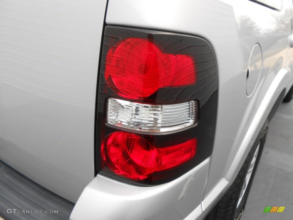 2010 Explorer XLT - Brilliant Silver Metallic / Black photo #16