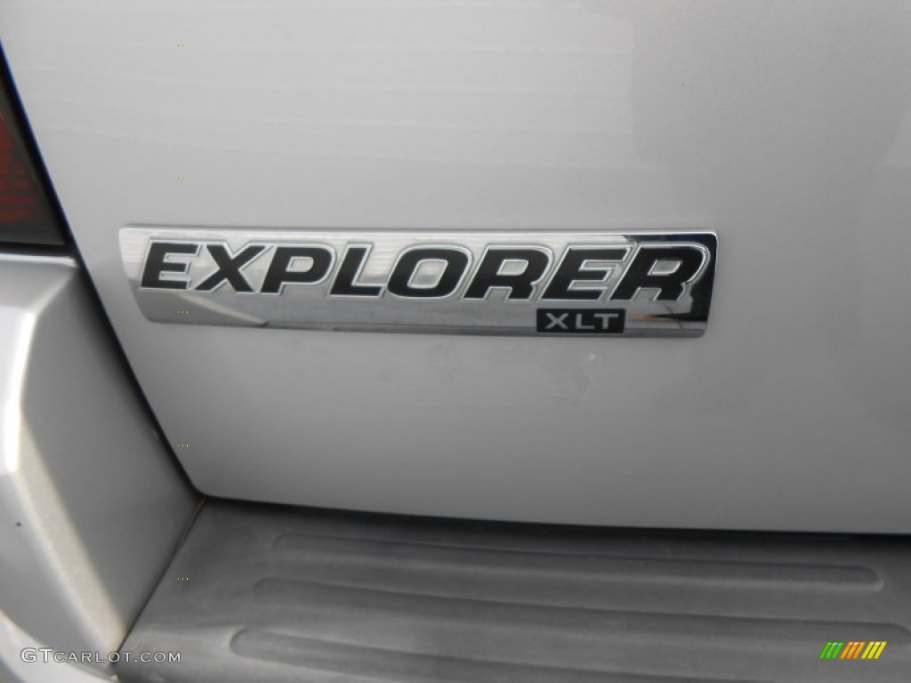 2010 Explorer XLT - Brilliant Silver Metallic / Black photo #17