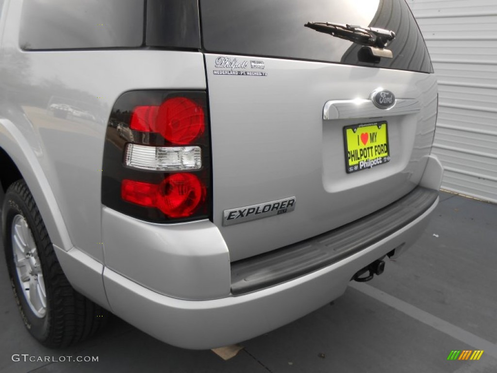 2010 Explorer XLT - Brilliant Silver Metallic / Black photo #18